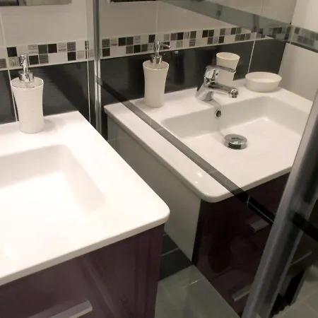 Apartment Avec Vue A 30m² + Balcon *