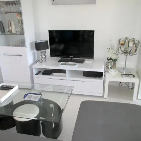 Apartment Avec Vue A 30m² + Balcon *